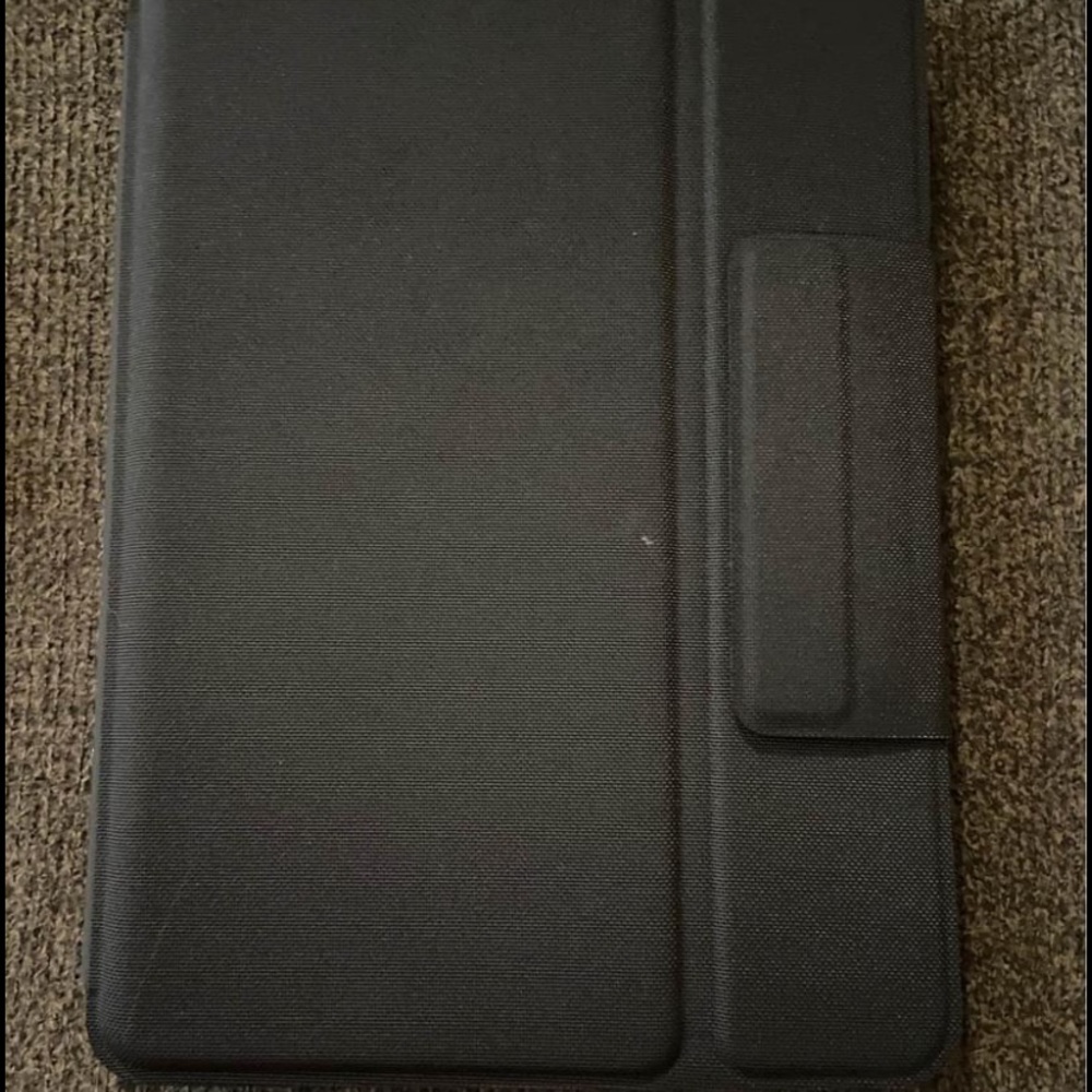 iPad Case (Logitech) Rugged Keyboard Case - Picture 4 of 4